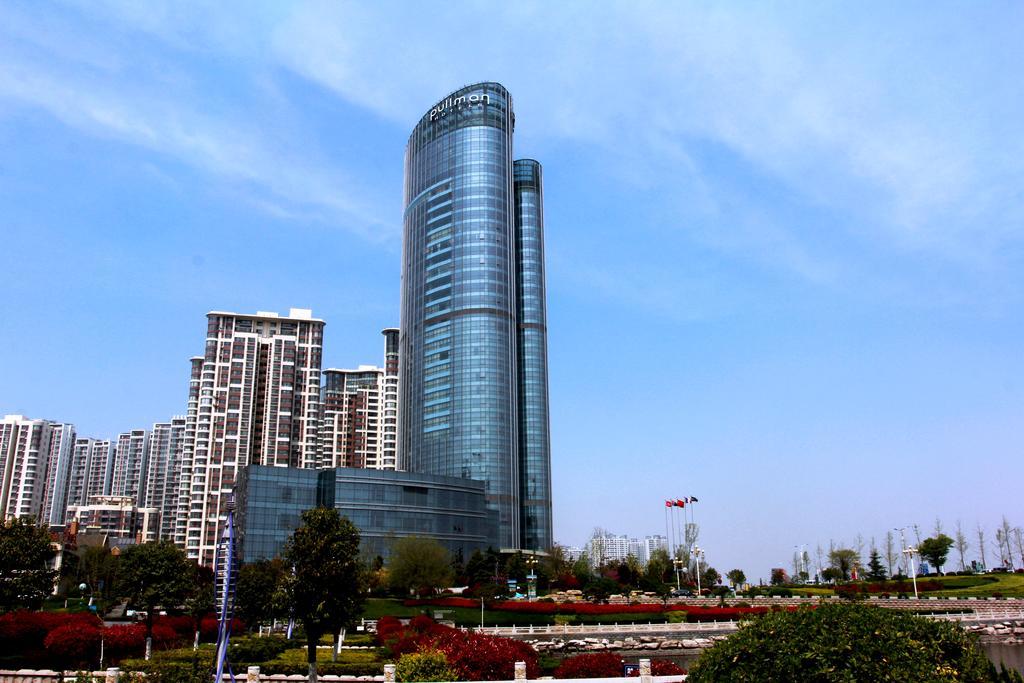 Pullman Linyi Lushang Exteriör bild